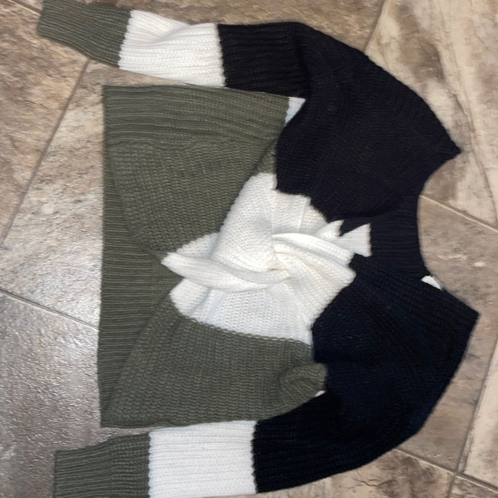 full circle trends green, white, and black knitted sweater
